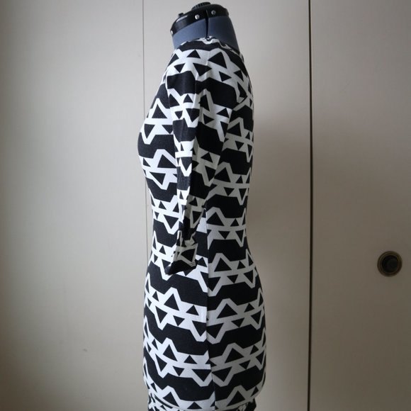 Geometric Pattern Bodycon Dress - Picture 4 of 10